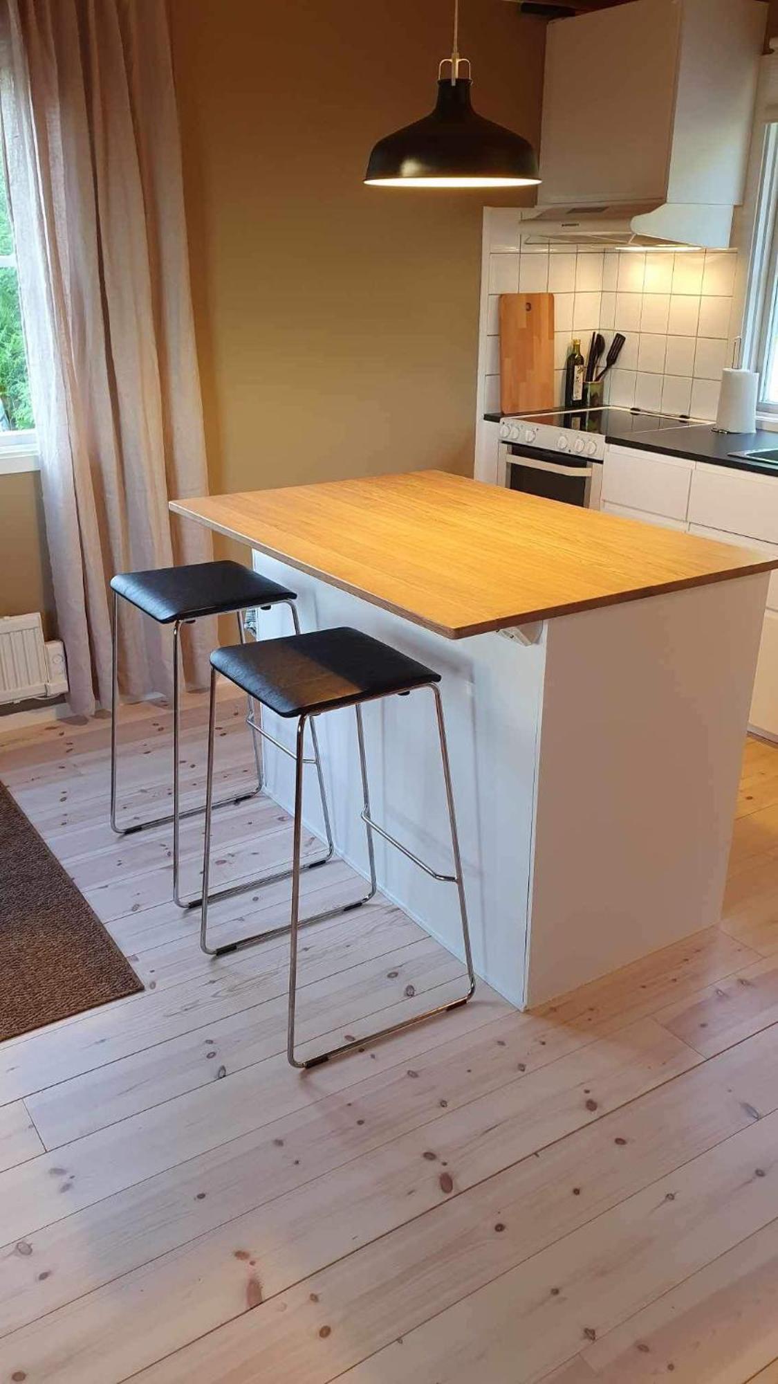 Fully Renovated With Great Hilltop Views Holiday home
