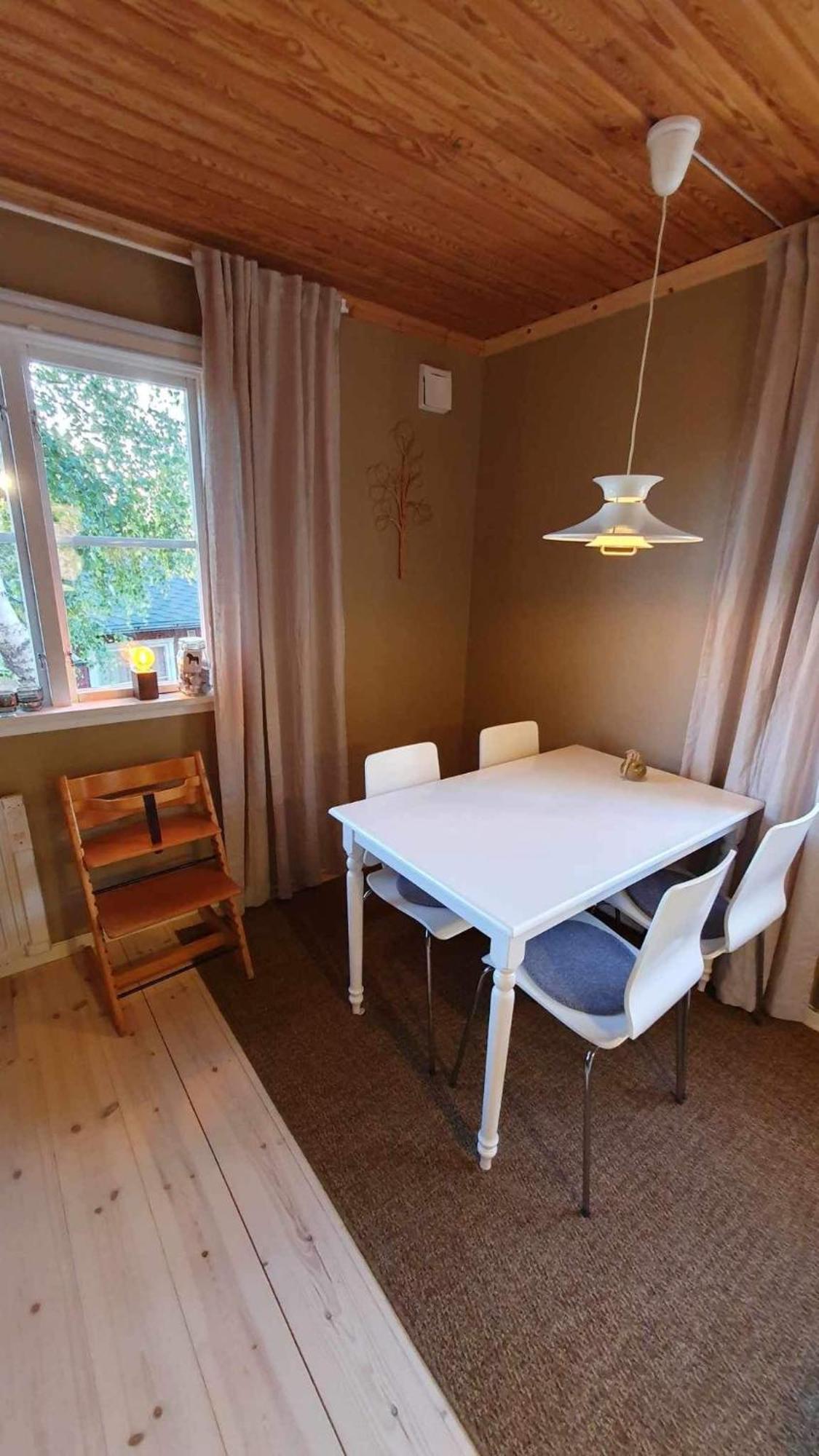 Fully Renovated With Great Hilltop Views Holiday home